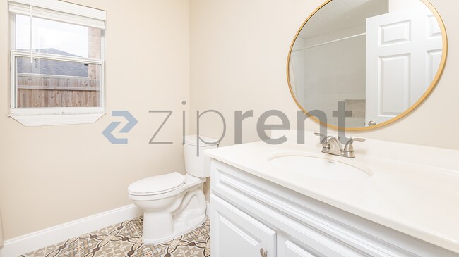 Building Photo - 1404 Edgewater Rd