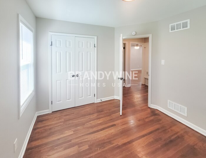 Building Photo - 1822 Dearing Rd