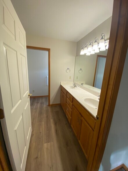 Building Photo - 3906 SW Charthwell Ct