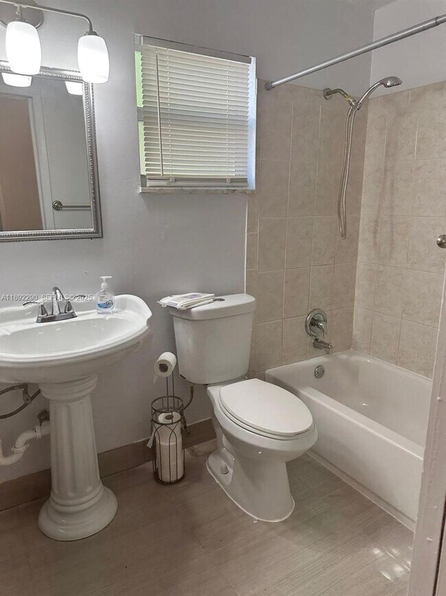 Building Photo - 226 SW 11th St