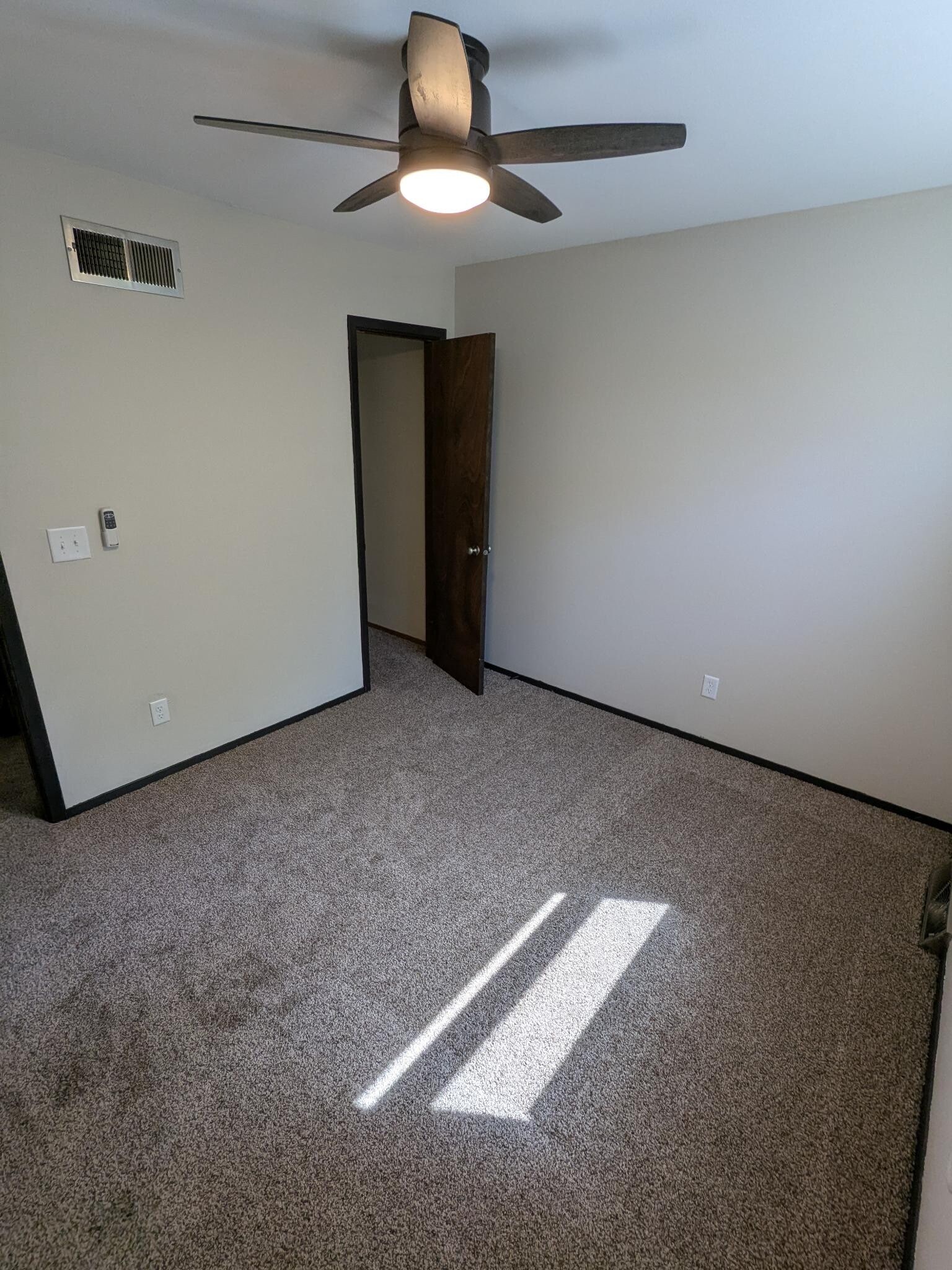 Building Photo - 645 Easton Pky