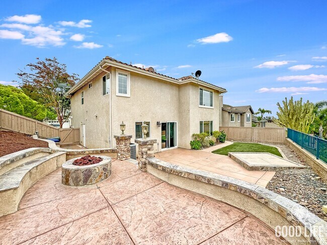 Building Photo - Great 4B/2.5BA House in Vista!