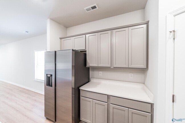 Building Photo - 14976 Greenleaf Dr