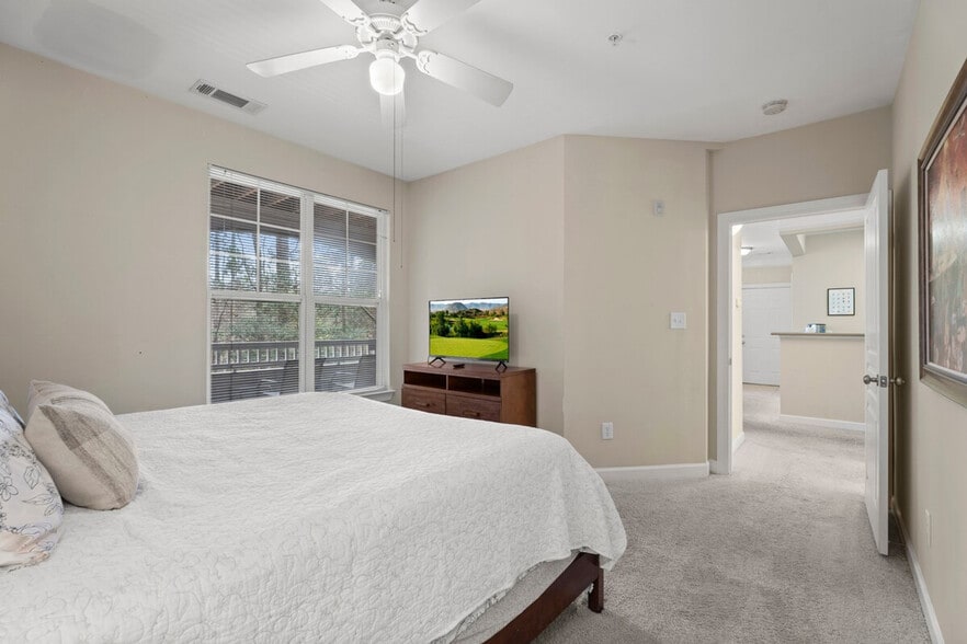 Building Photo - 1623 Brisbane Woods Way