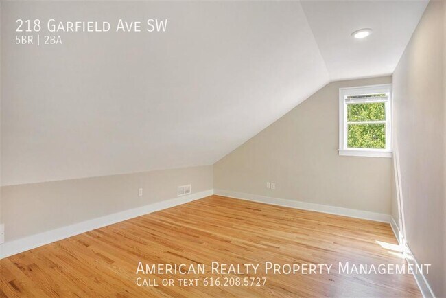 Building Photo - 218 Garfield Ave SW