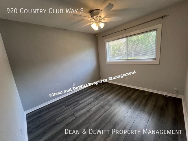 Building Photo - 920 Country Club Way S
