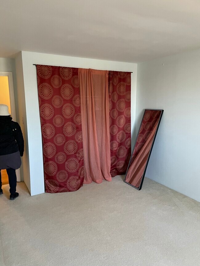 Building Photo - 8 Lancelot Court