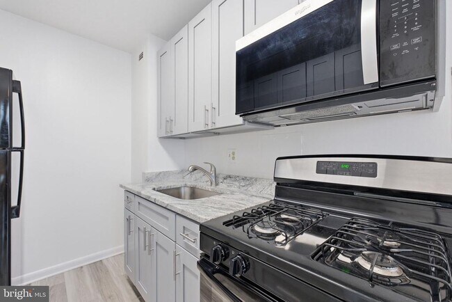 Building Photo - 1200 S Arlington Ridge Rd