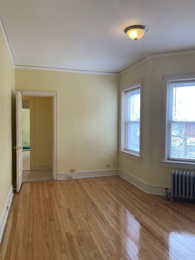 Building Photo - 1519 E 71st Pl