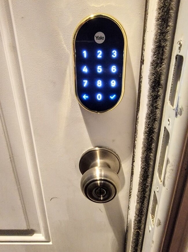 Building Photo - 202 Glen Rd