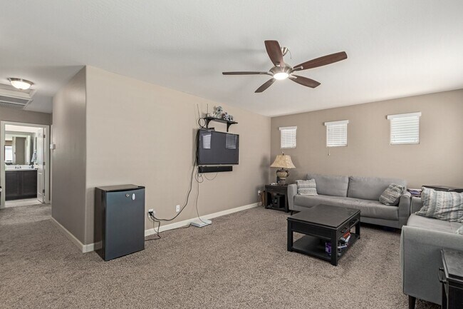 Building Photo - STUNNING 2 story home in Mesa! Plenty of s...