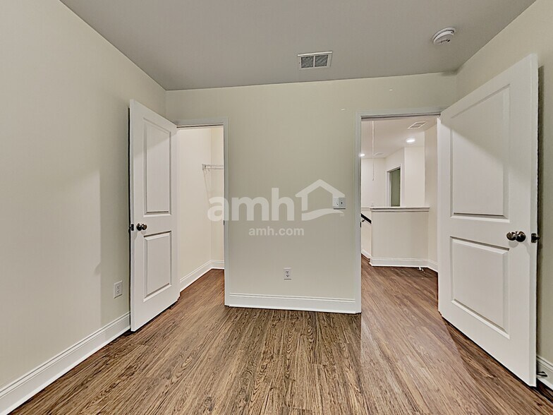 Building Photo - 121 Sweet Gum Dr