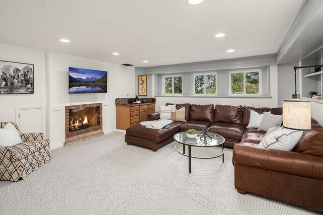 Building Photo - Modern Elegance Meets Island Living! |8475...