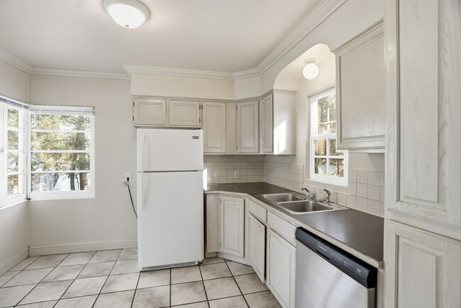 Building Photo - 1503 S SE Blvd