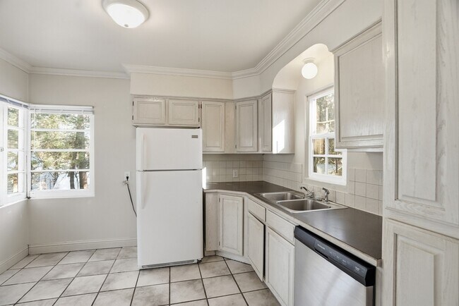 Building Photo - 1503 South Southeast Boulevard