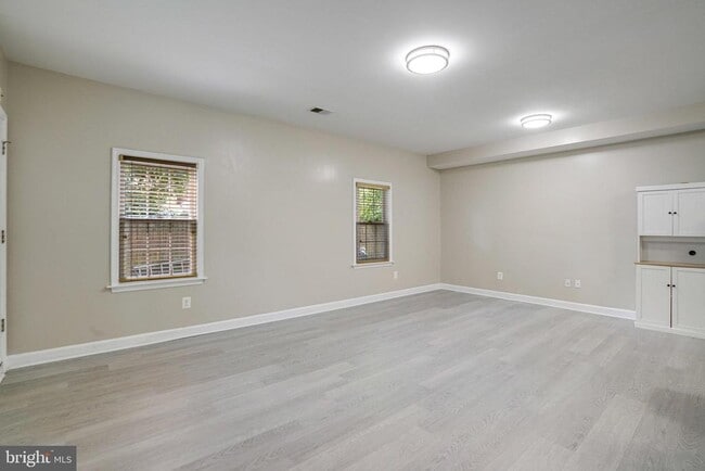 Primary Photo - 2056 Shirlington Rd