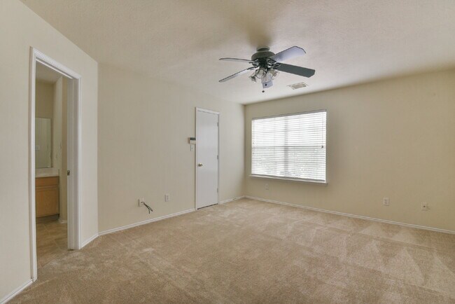 Building Photo - 5719 Clerkenwell Dr