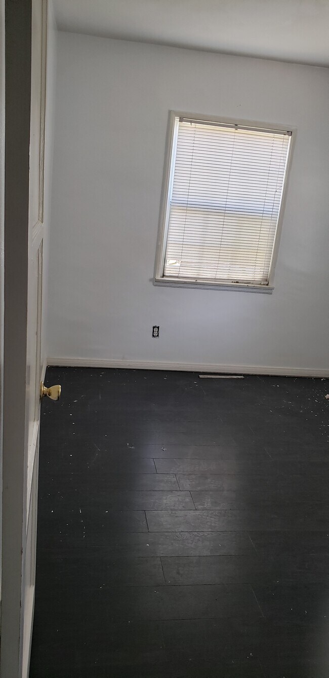 Building Photo - 8332 Ackley St