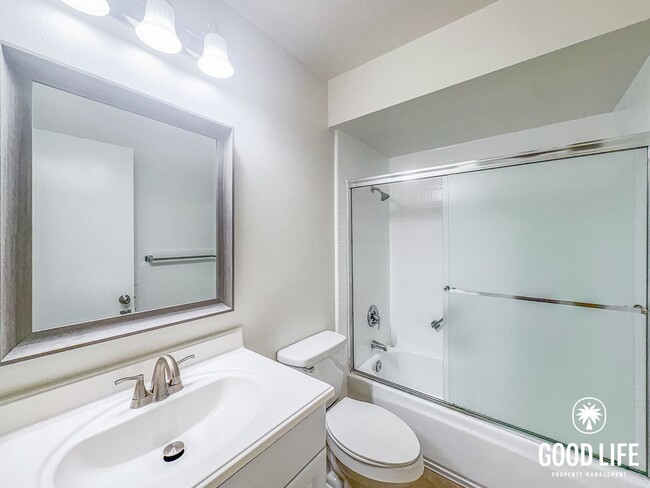 Building Photo - Spacious 3BD/2BA Home in Carlsbad with Community Pool, 2-Car Garage & In-Unit Laundry