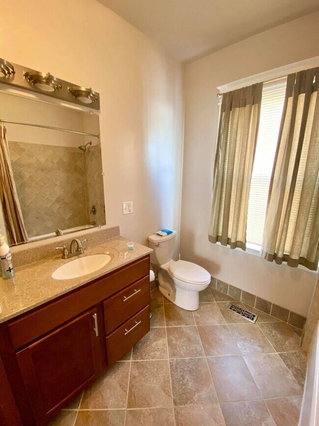 Building Photo - Charming 2 Bedroom/1.5 Bathroom Home with Large Backyard in Colgate, Baltimore, MD!