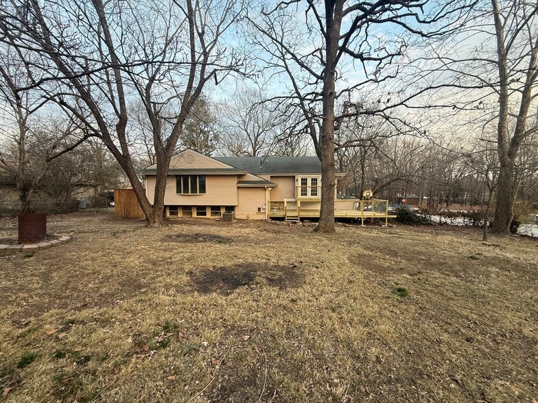 Building Photo - 1301 Chateau Dr