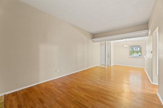 Building Photo - 6901 Woodhue Dr