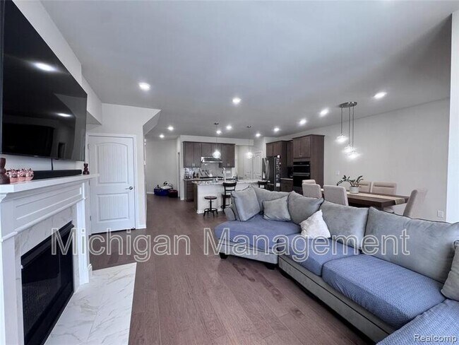 Building Photo - 1434 Superior Dr