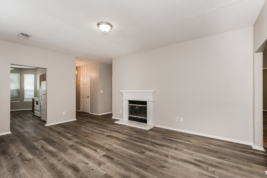 Building Photo - 2413 Wildwood Ln
