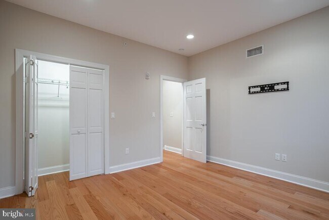 Building Photo - 724 N 3rd St
