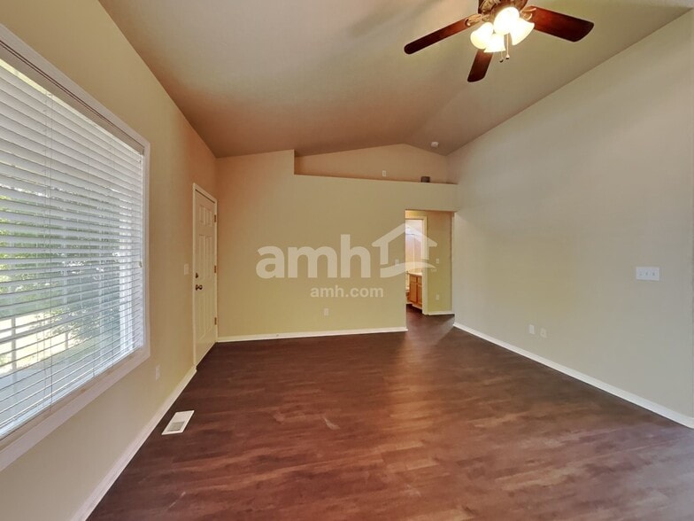 Building Photo - 7702 Bridgeport Dr