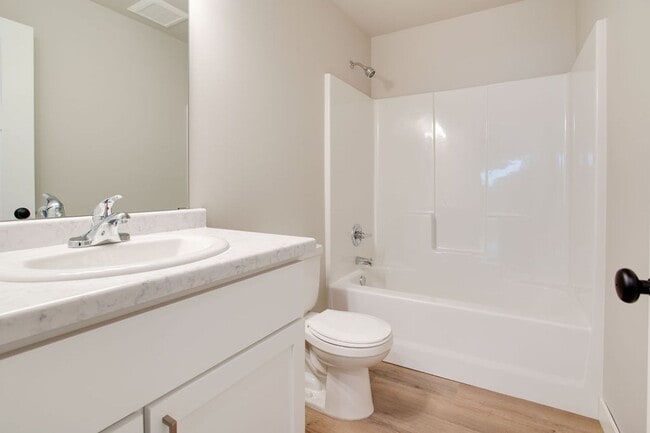 Building Photo - Modern 4-Bedroom Home in Moorhead