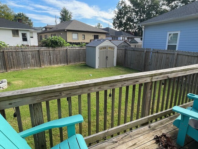 Building Photo - Convenient Living in West End