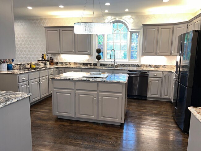Building Photo - 126 Dewberry Ln