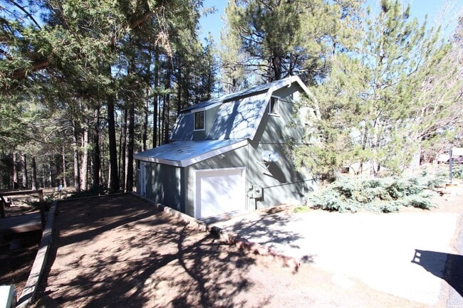 Building Photo - Cozy A-Frame Home in Kachina Village