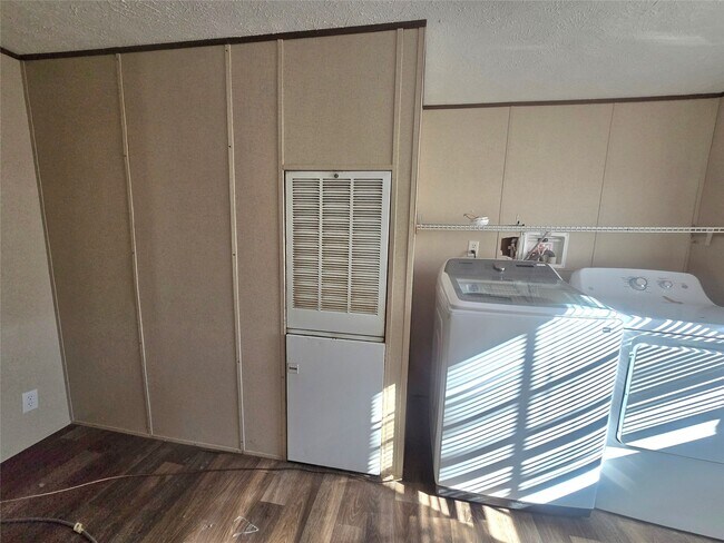 Building Photo - 195 Rd 5255