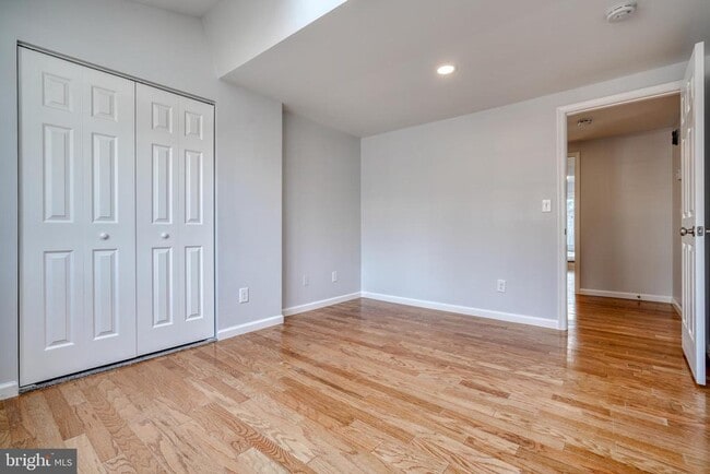 Building Photo - 427 Greenwood Rd