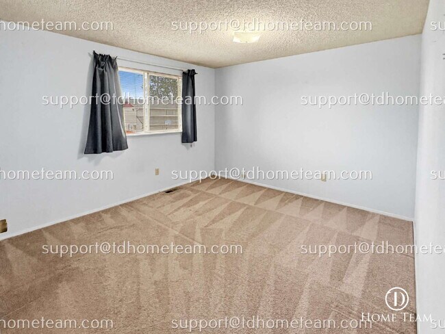 Building Photo - "Spacious 4-Bed Oasis with Granite Touches & Finished Basement in Renton!"