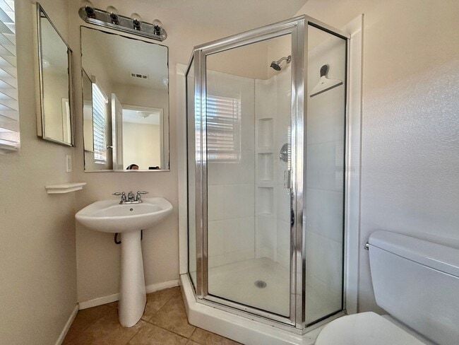 Building Photo - Two Bedroom Suite Townhome and Includes a Garage and Laundry!