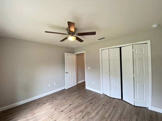 Building Photo - Will NOT be ready to show until. MID OCTOB...
