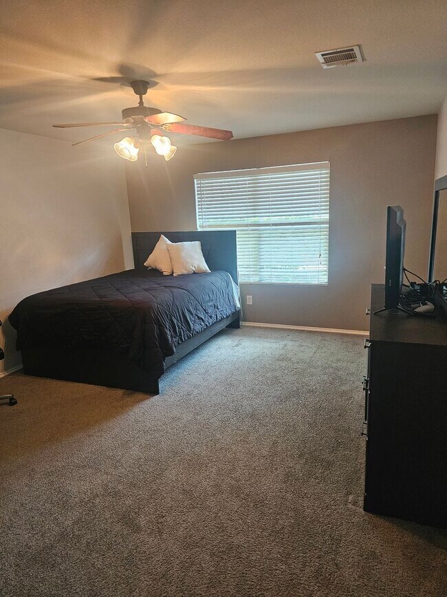 Building Photo - 3 BR/2.5BA | Updated Single Family Home | 2-Car Garage Parking | In Grand Prairie!
