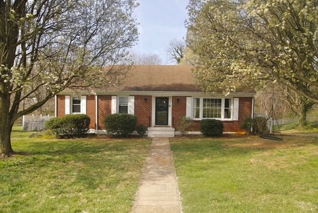 Building Photo - Bright and Cheery 4 Bedroom Home in Desiriable Sheffield Neighborhood