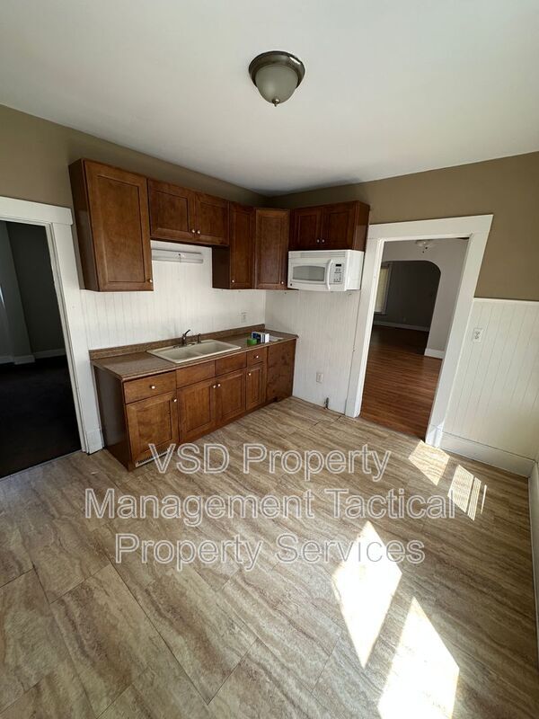 Building Photo - 4413 Woburn Ave