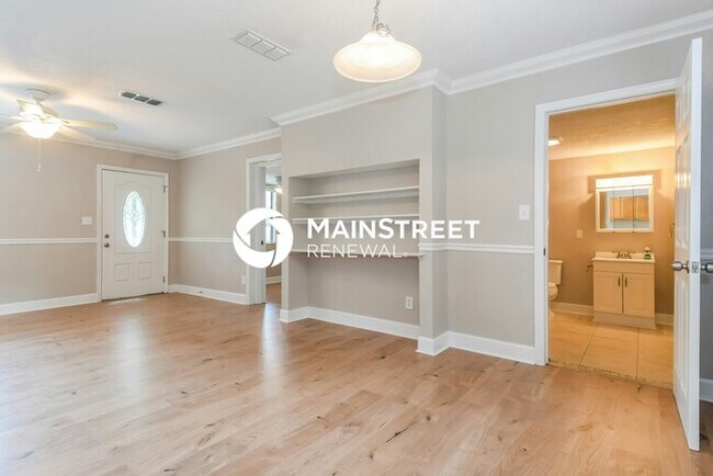 Building Photo - 4 Bedroom Pet-Friendly Home in Jacksonville, FL with Main Street Renewal