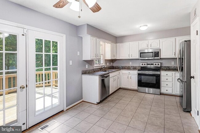 Building Photo - 3944 Pepperidge Ct
