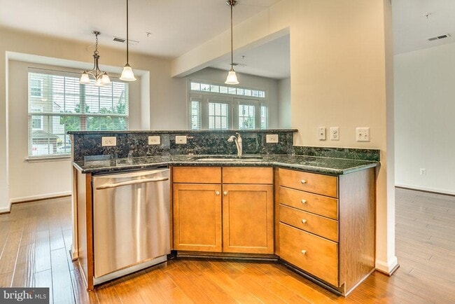 Building Photo - 45770 Winding Branch Terrace