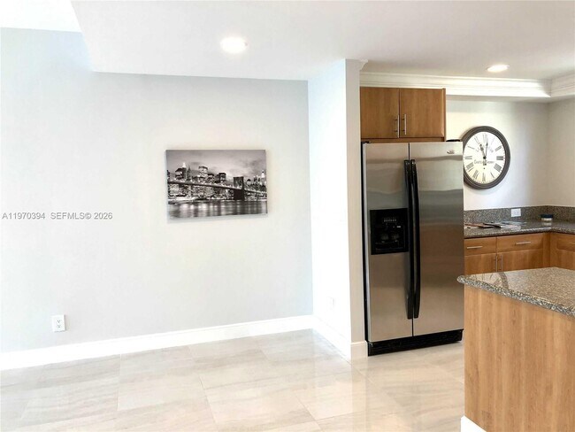 Building Photo - 621 NE 8th Ave