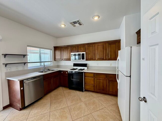 Building Photo - 884 Blue Rosalie Pl
