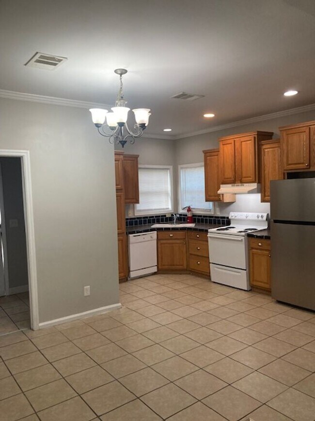 Building Photo - Gulfport 3 Bedroom