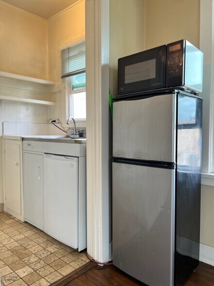 Building Photo - 1466 Cardiff Ave