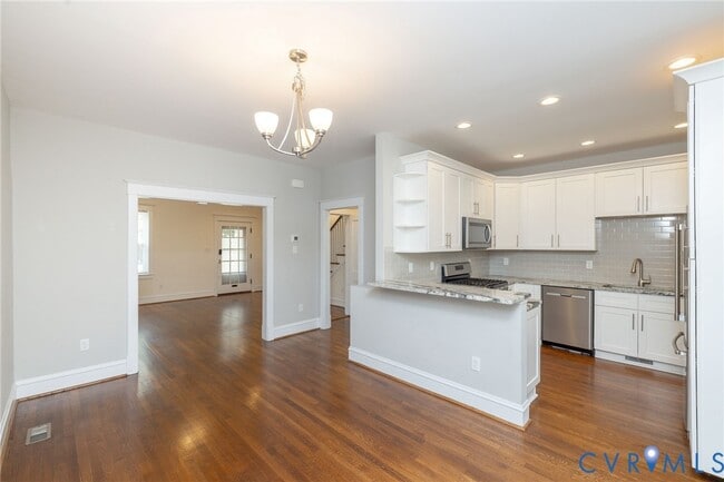 Building Photo - 2302 Maplewood Ave